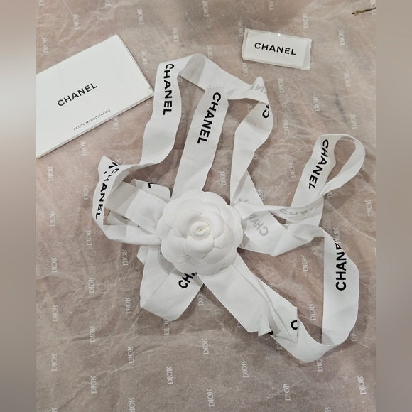CHANEL Camellia Flower And Ribbon - Picture 5 of 9